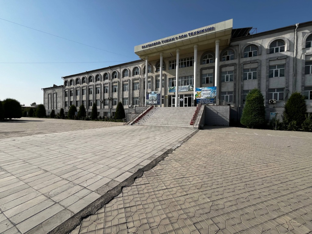 Paxtaobod tuman 1-son texnikumining markaziy o‘quv korpusi va hududi